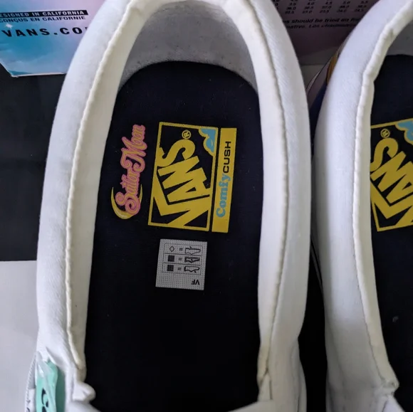 Vans ComfyCush Slip On Men 10.5 Sailor Moon Pretty Guardians Multicolor 072024 - Picture 10 of 12